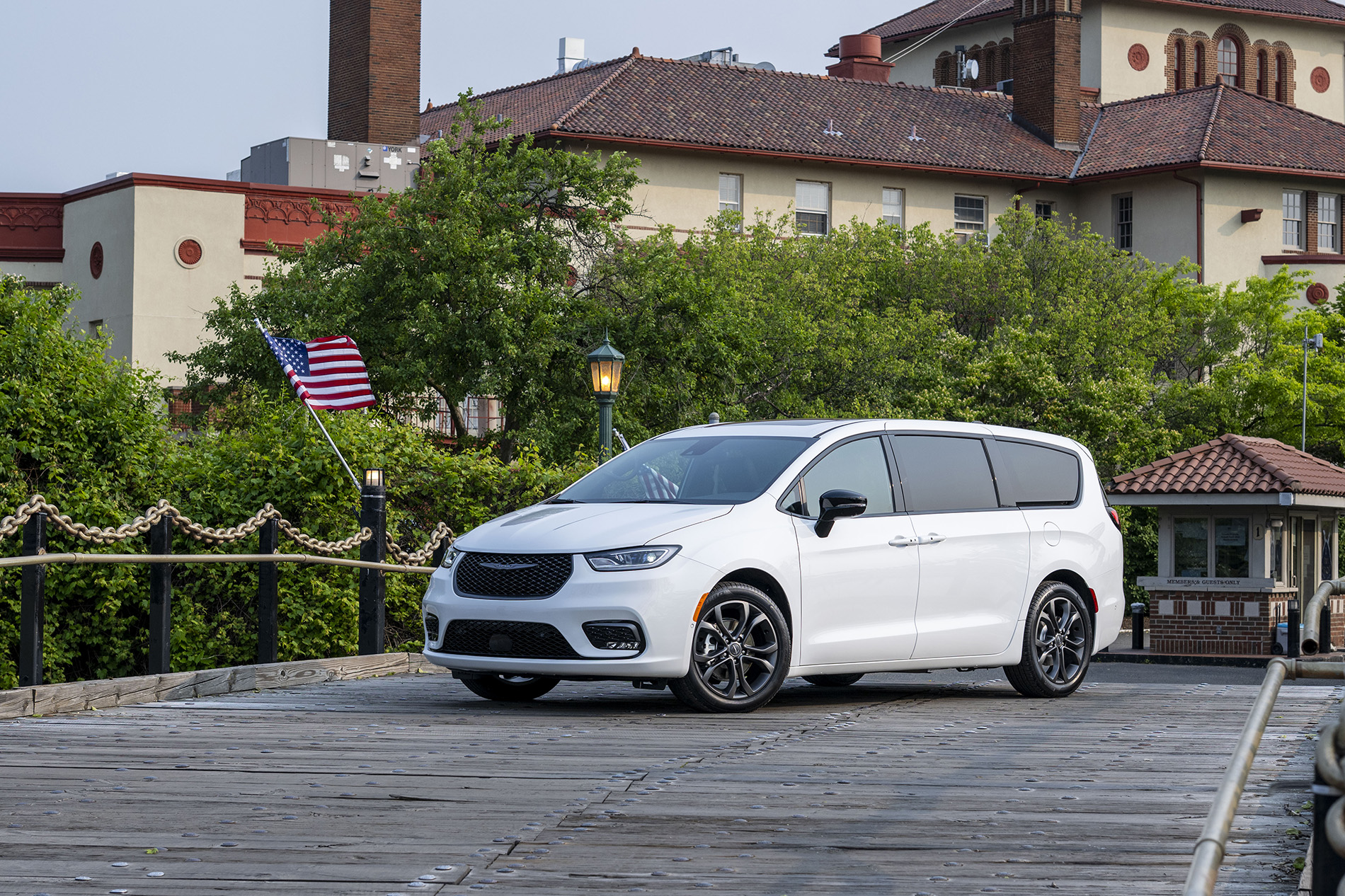 Chrysler is introducing the 2026 Chrysler Pacifica 100th Anniver
