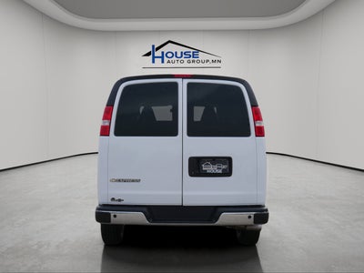 2024 Chevrolet Express Passenger 3500 1LT