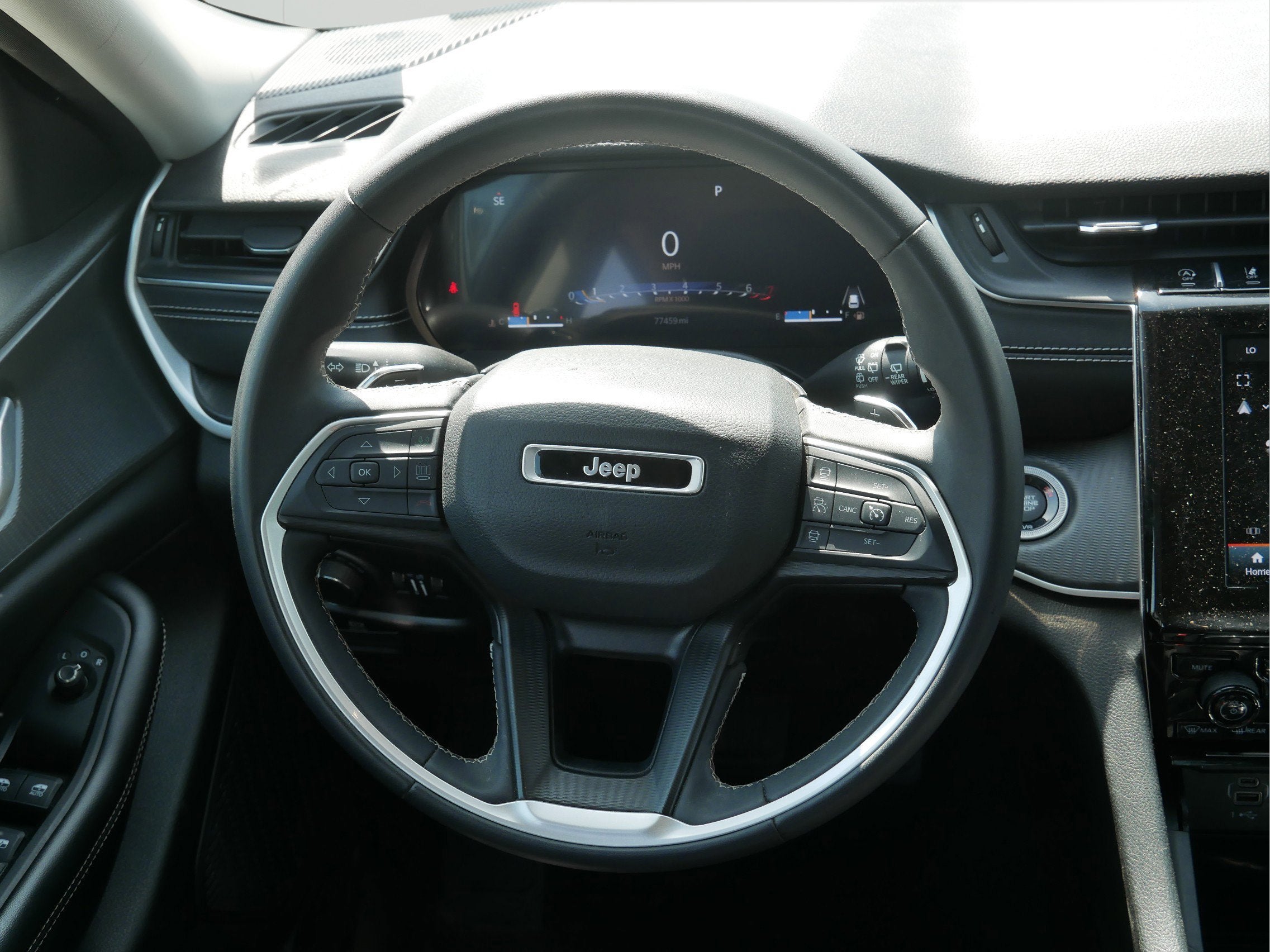 2023 Jeep Grand Cherokee L Laredo