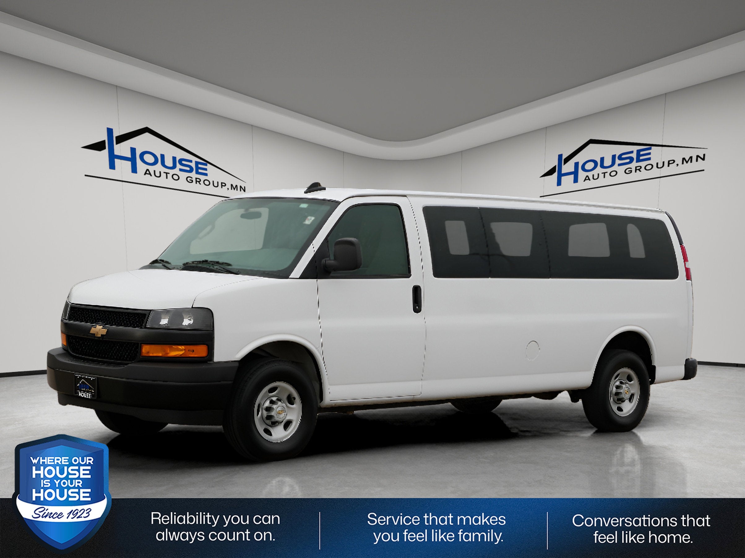 2024 Chevrolet Express Passenger 3500 LS