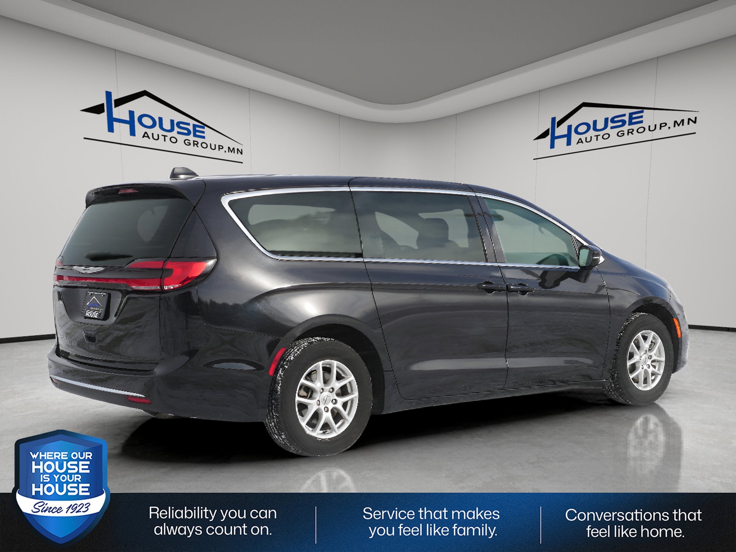 2025 Chrysler Pacifica Select