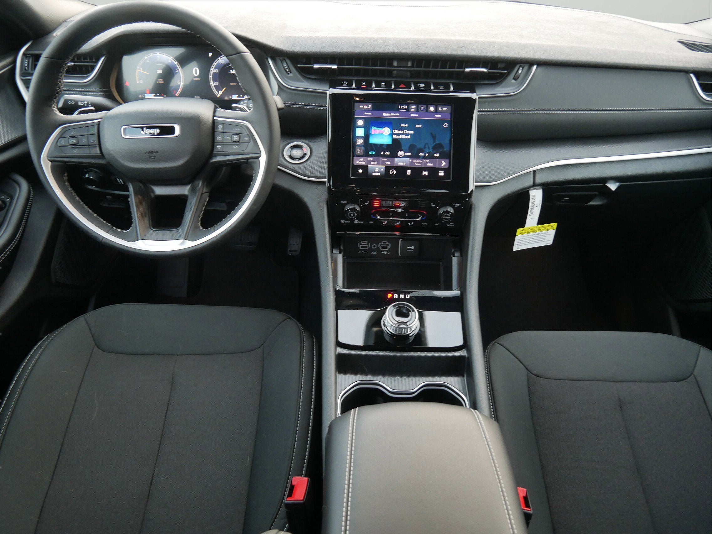 2025 Jeep Grand Cherokee GRAND CHEROKEE LAREDO X 4X4