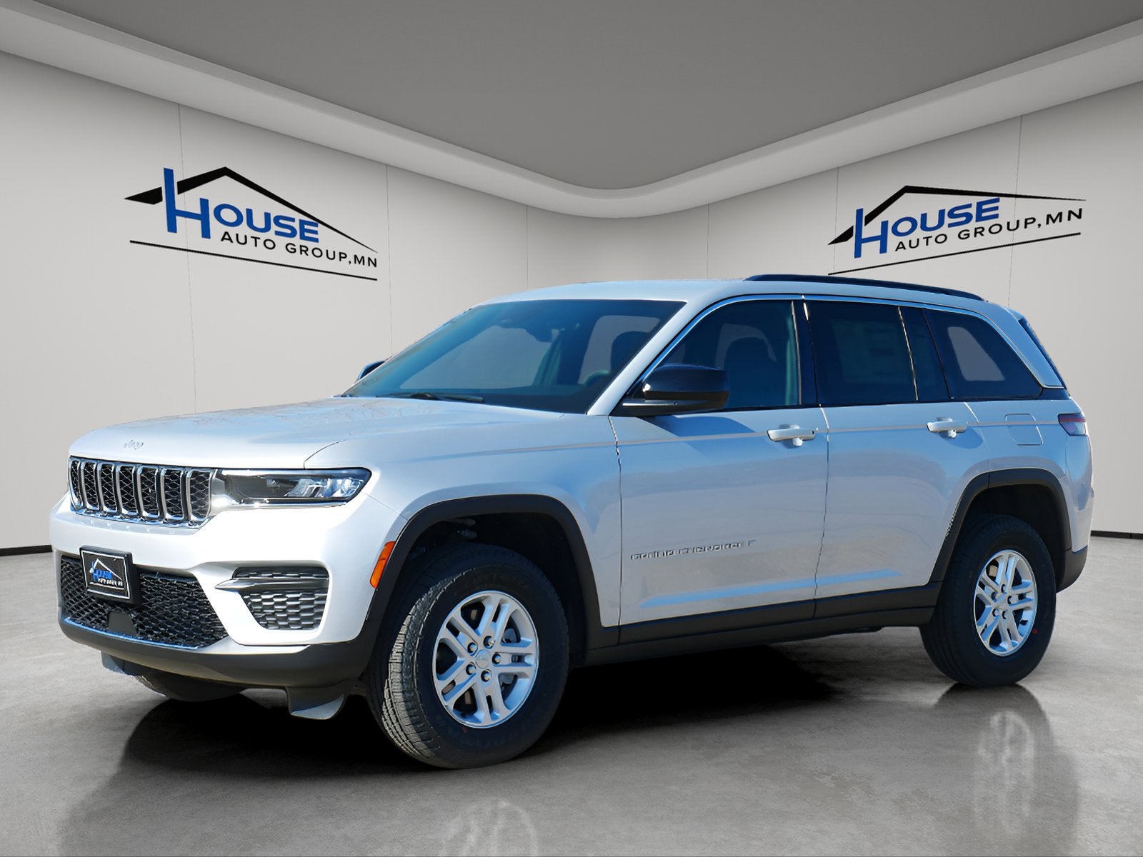 2025 Jeep Grand Cherokee GRAND CHEROKEE LAREDO 4X4