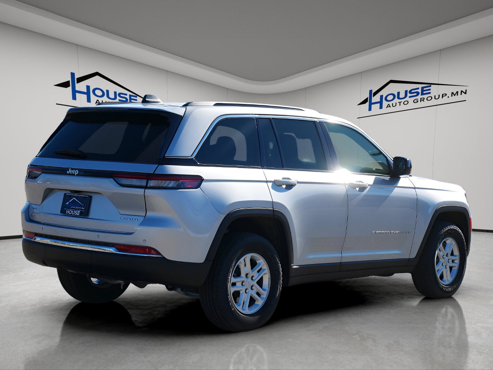 2025 Jeep Grand Cherokee GRAND CHEROKEE LAREDO 4X4
