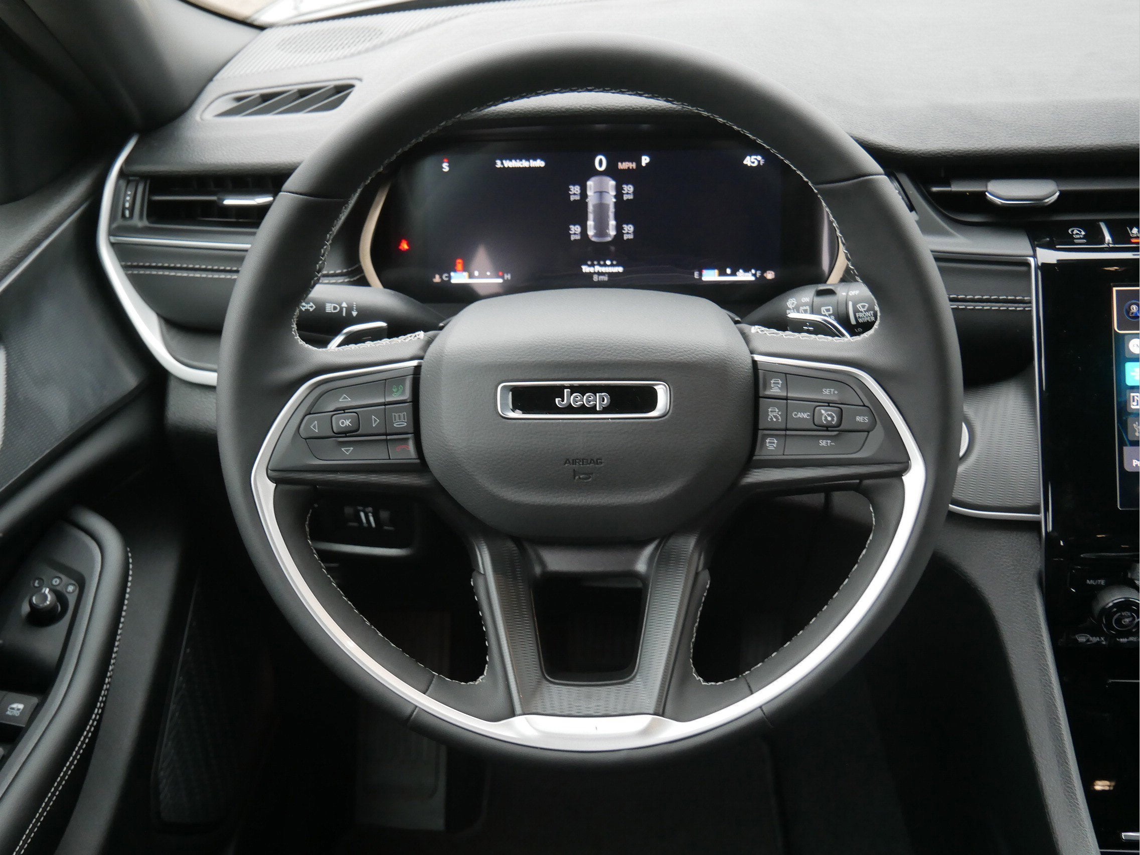 2025 Jeep Grand Cherokee GRAND CHEROKEE LAREDO X 4X4