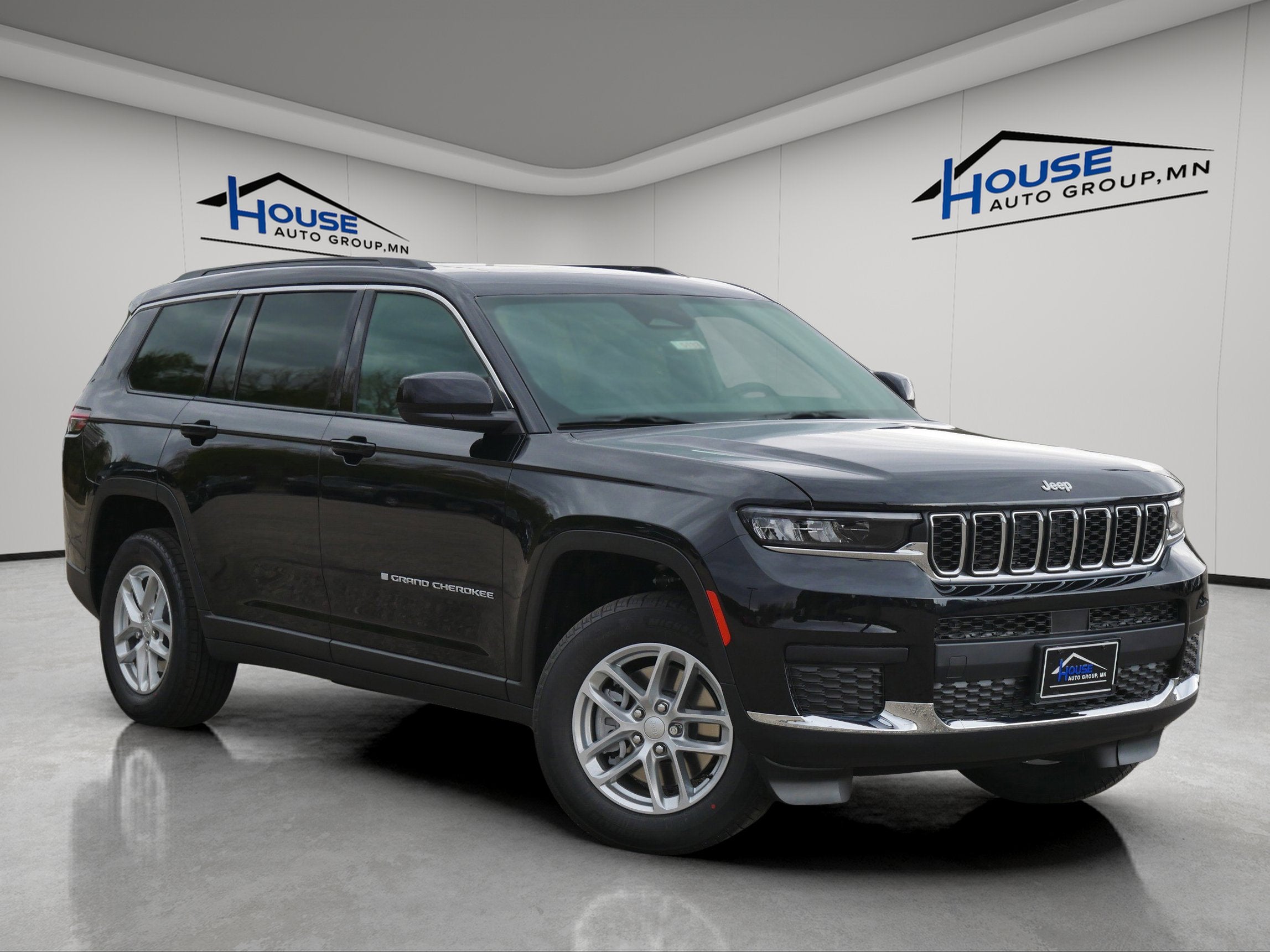 2025 Jeep Grand Cherokee GRAND CHEROKEE L LAREDO X 4X4