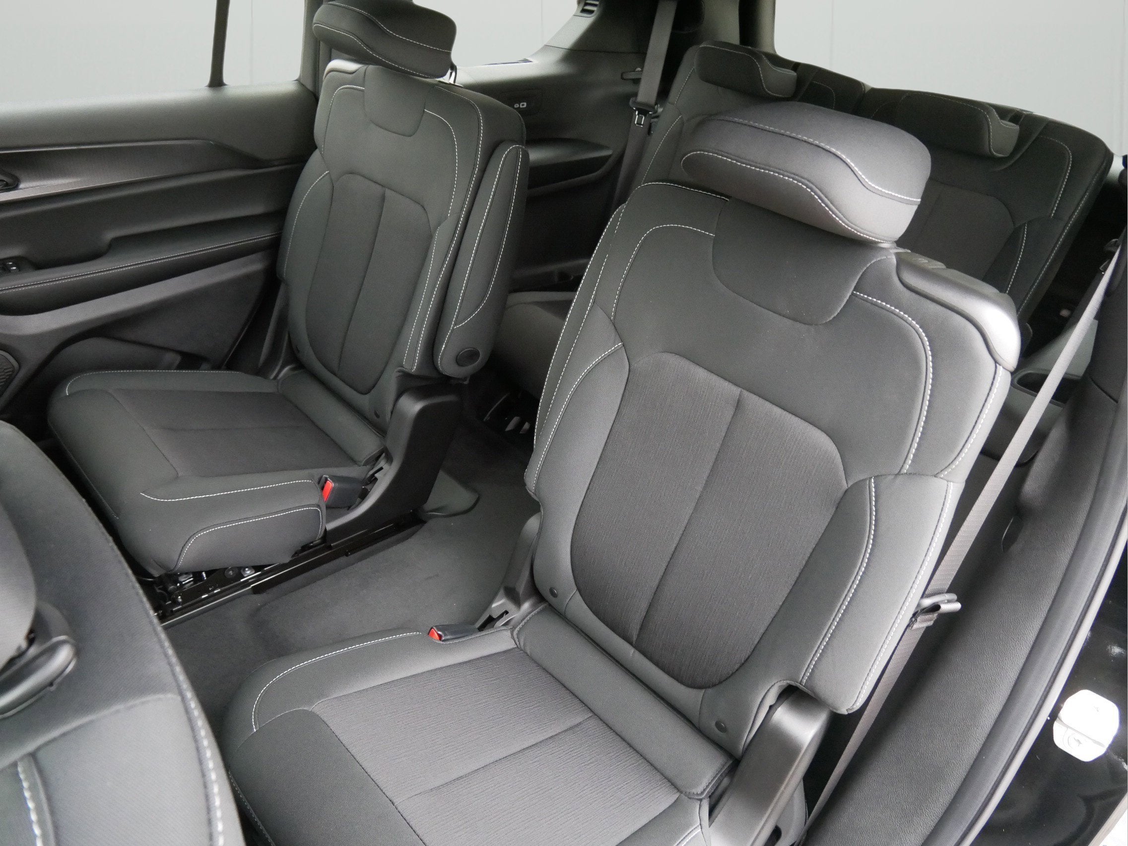 2025 Jeep Grand Cherokee GRAND CHEROKEE L LAREDO X 4X4