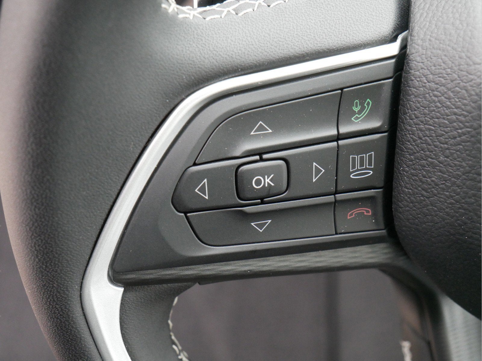 2025 Jeep Grand Cherokee GRAND CHEROKEE L LAREDO X 4X4