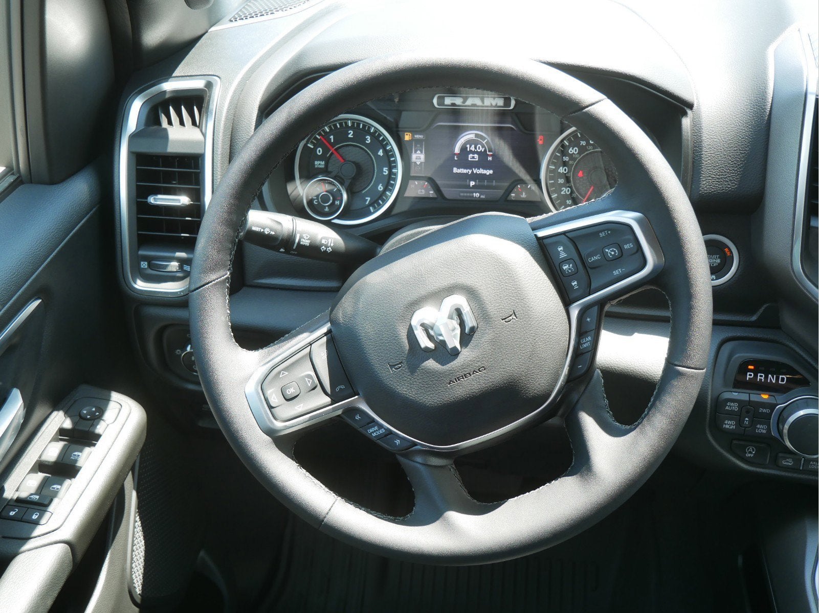 2025 RAM Ram 1500 RAM 1500 BIG HORN QUAD CAB 4X4 6'4' BOX