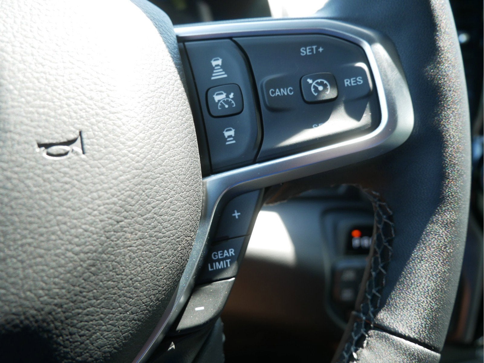 2025 RAM Ram 1500 RAM 1500 BIG HORN QUAD CAB 4X4 6'4' BOX