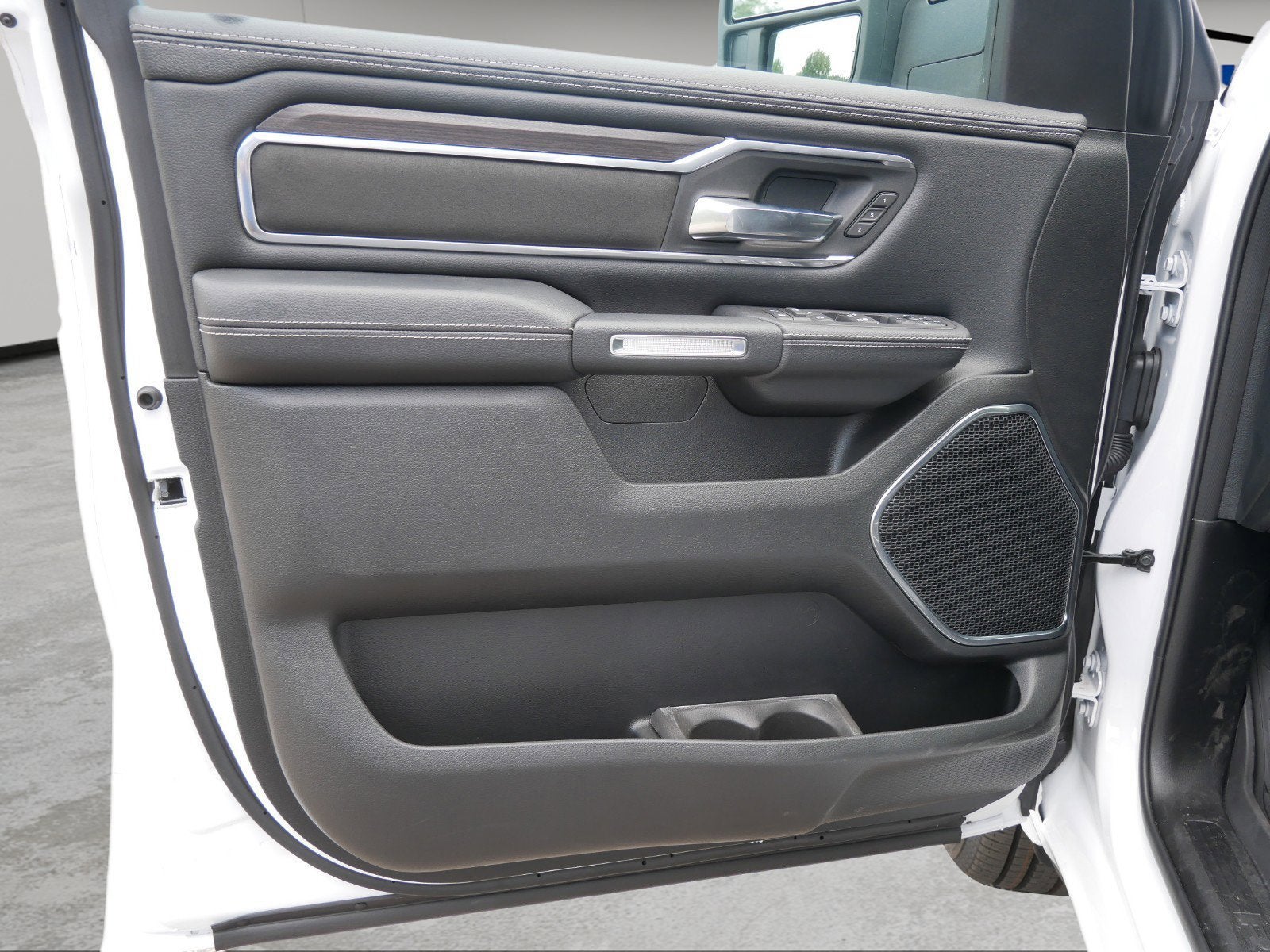 2025 RAM Ram 1500 RAM 1500 LARAMIE CREW CAB 4X4 5'7' BOX