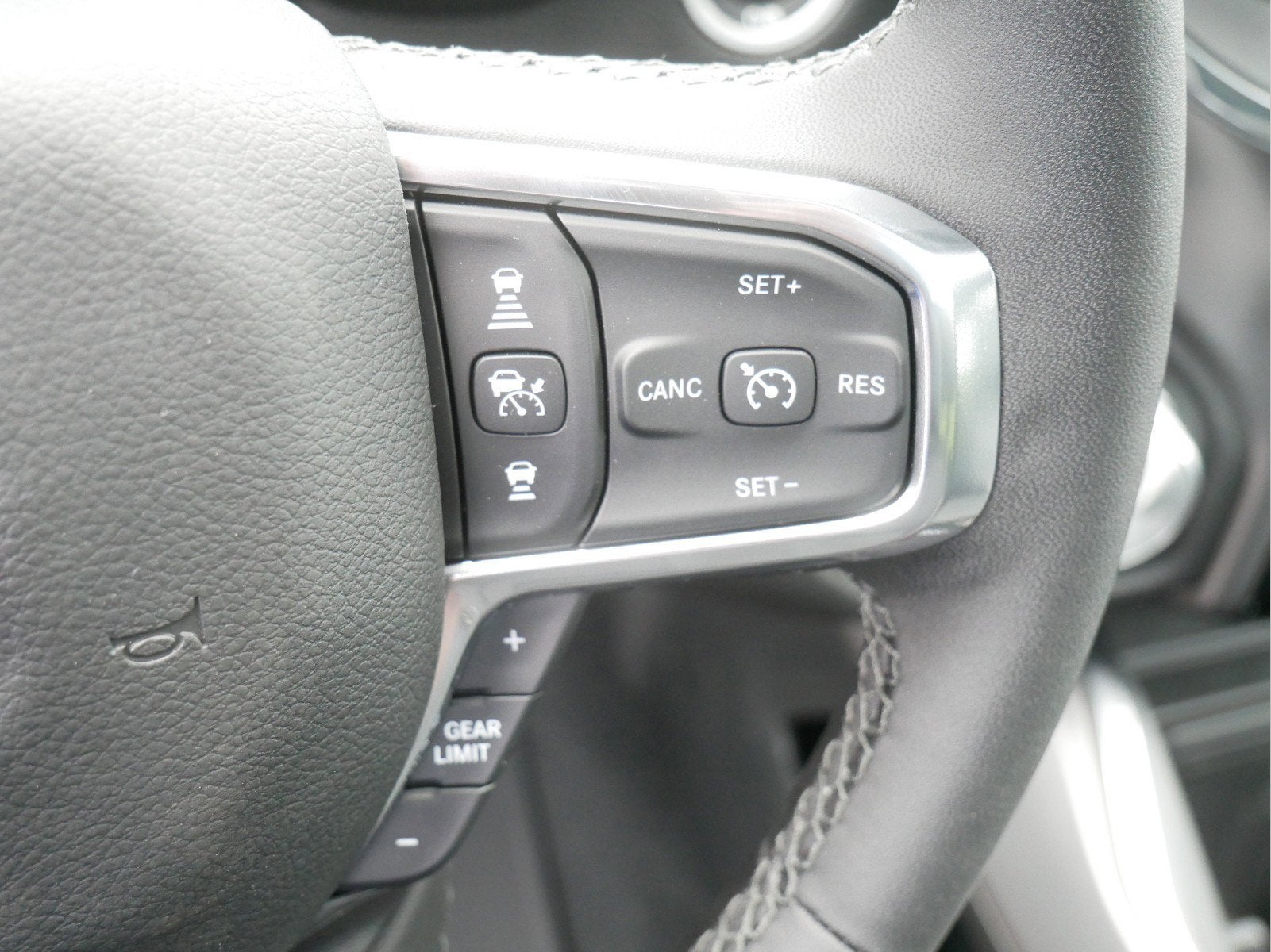 2025 RAM Ram 1500 RAM 1500 LARAMIE CREW CAB 4X4 5'7' BOX