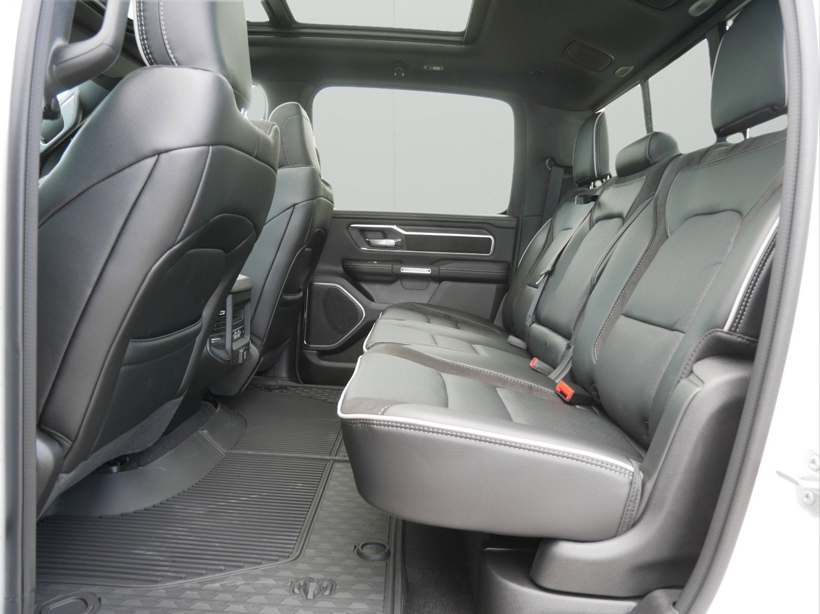 2025 RAM Ram 1500 RAM 1500 LARAMIE CREW CAB 4X4 5'7' BOX