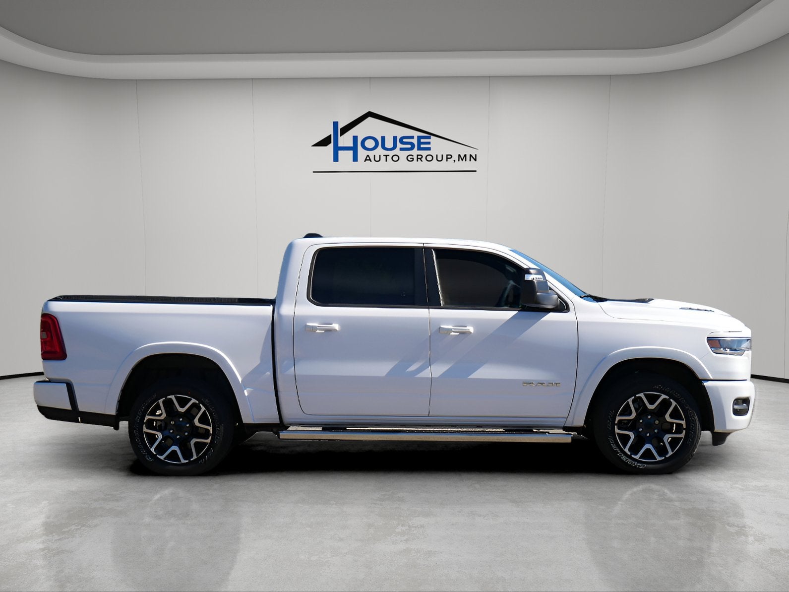 2025 RAM Ram 1500 RAM 1500 LARAMIE CREW CAB 4X4 5'7' BOX