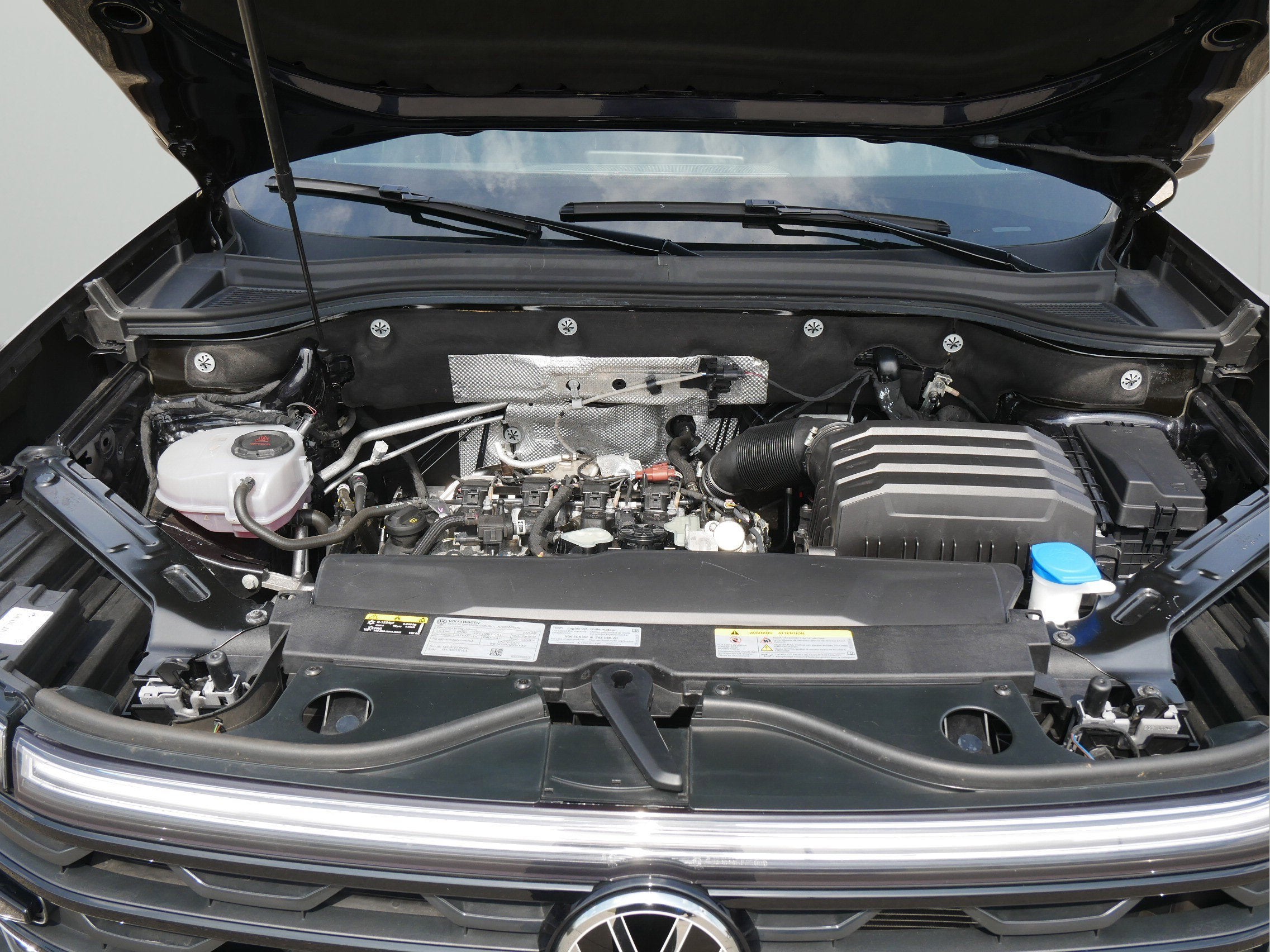 2025 Volkswagen Atlas Cross Sport 2.0T SE w/Technology