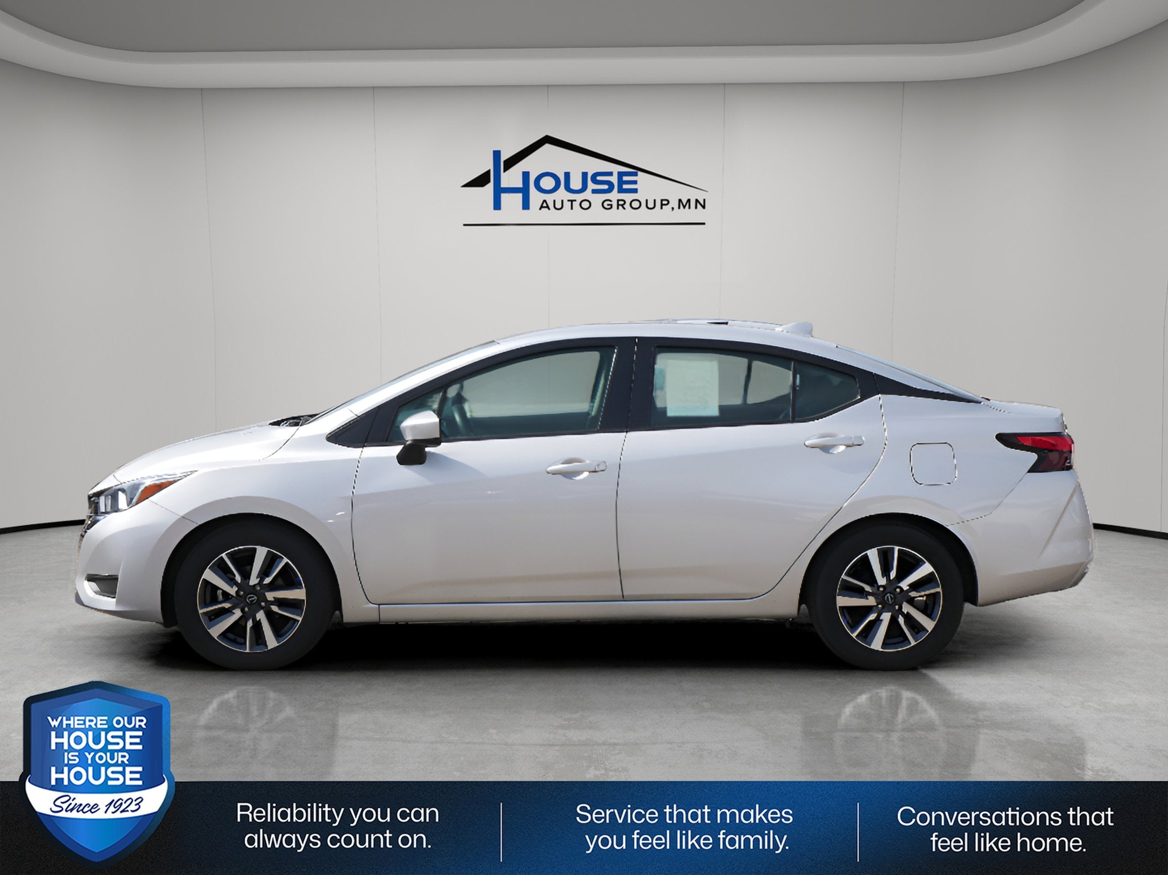 2023 Nissan Versa SV