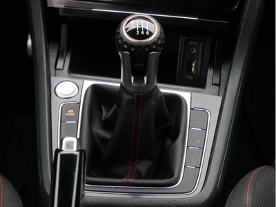 2017 Volkswagen Golf GTI Sport