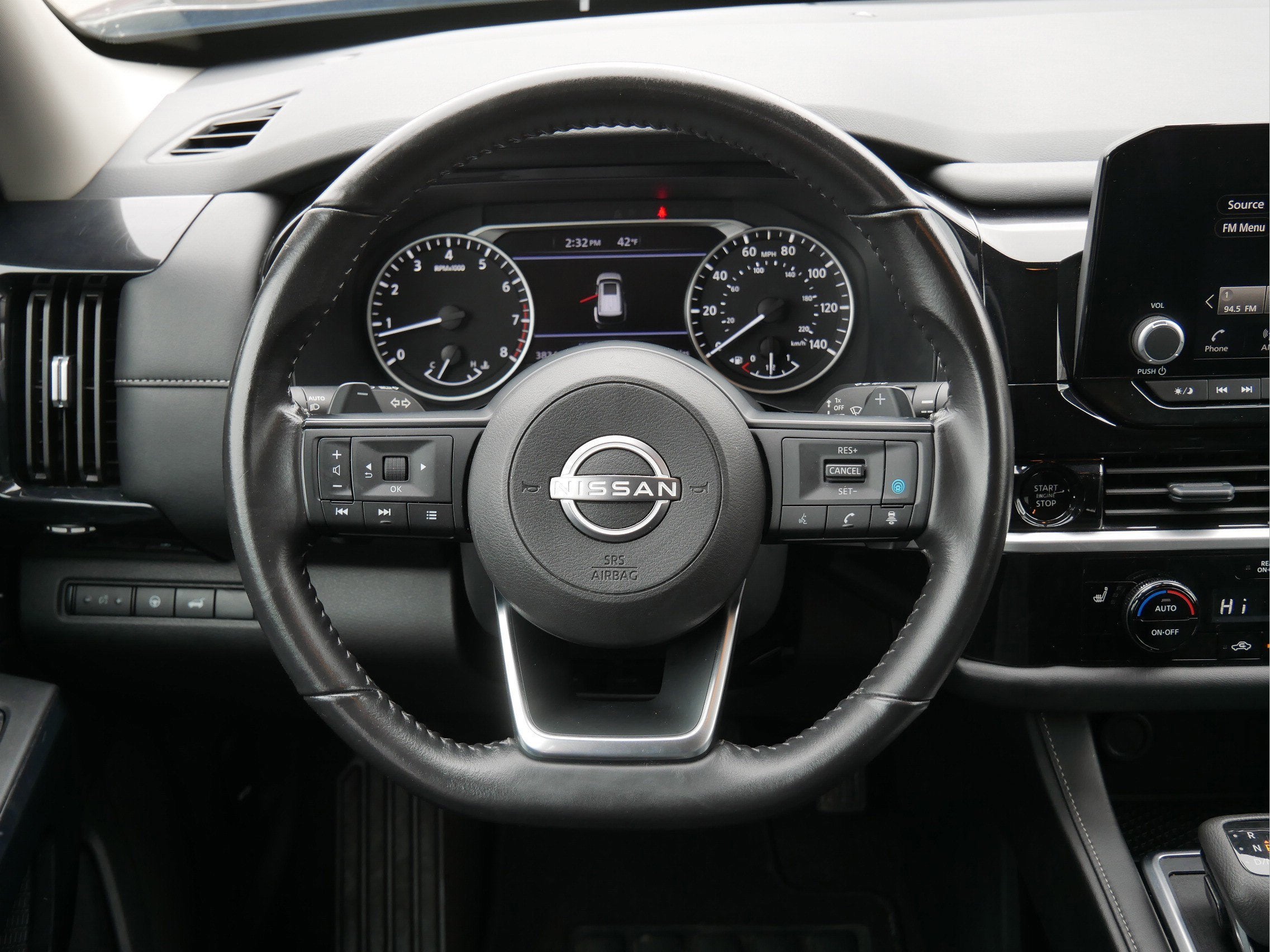 2025 Nissan Pathfinder SV