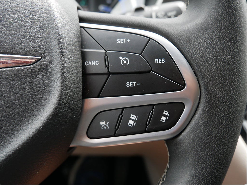 2024 Chrysler Pacifica Select