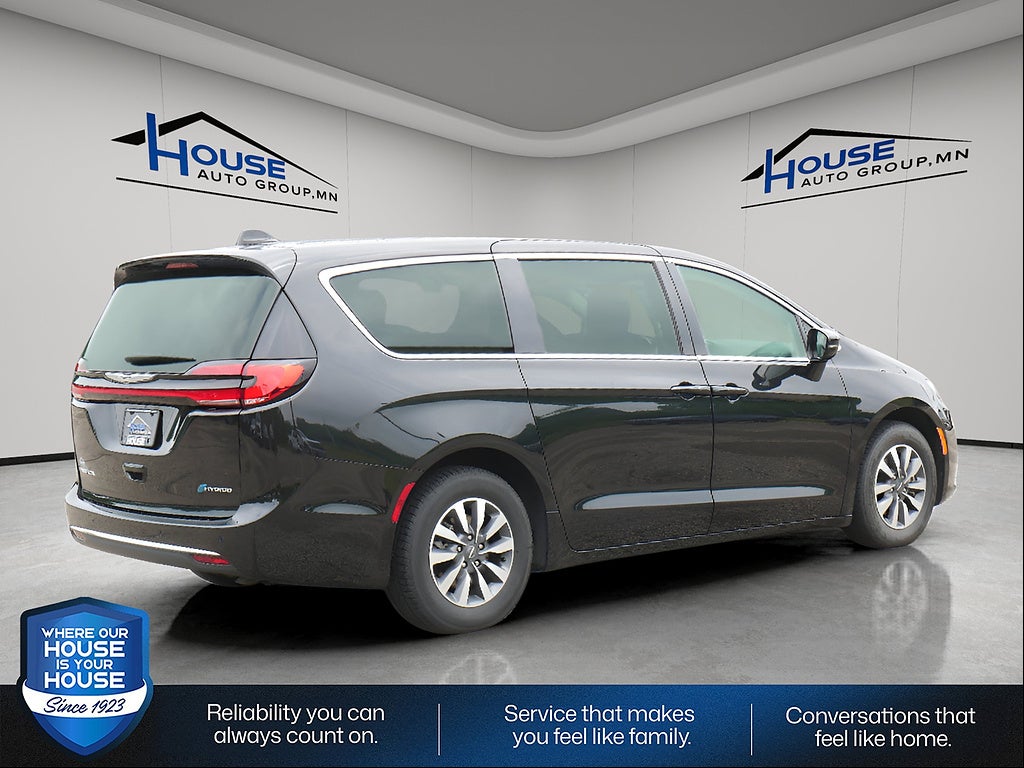 2024 Chrysler Pacifica Select