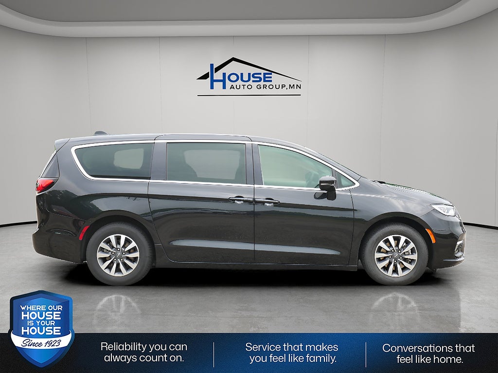 2024 Chrysler Pacifica Select